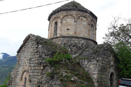 Artvin'deki Ermeni Kilisesinin bitişiğinde çirkin tuvalet girişimi (fotolar)