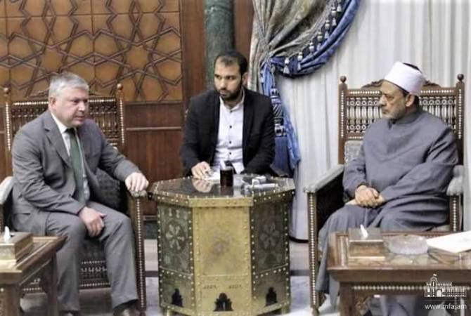Ermenistan’ın Mısır Büyükelçisi Grigoryan El- Ezher Şeyhi Ahmed el Tayeb ile görüştü