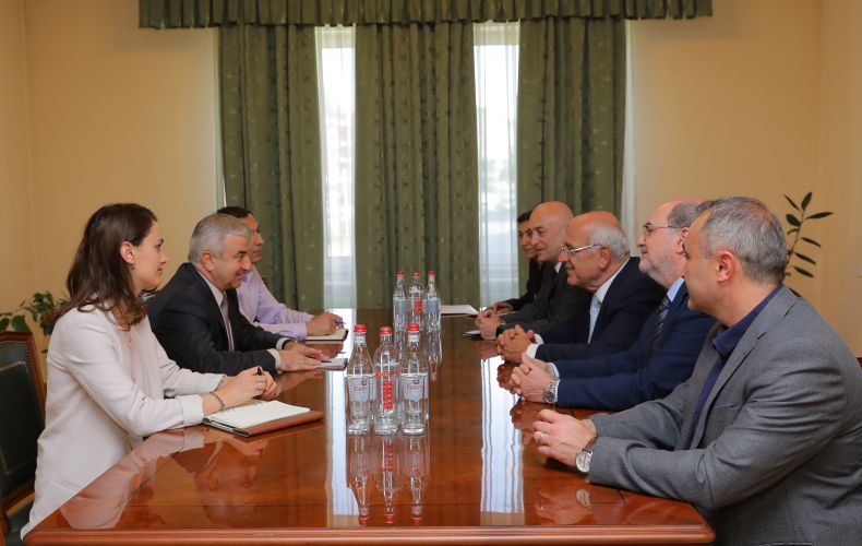 Karabağ Parlamentosu Başkanı AGBU heyetiyle görüştü