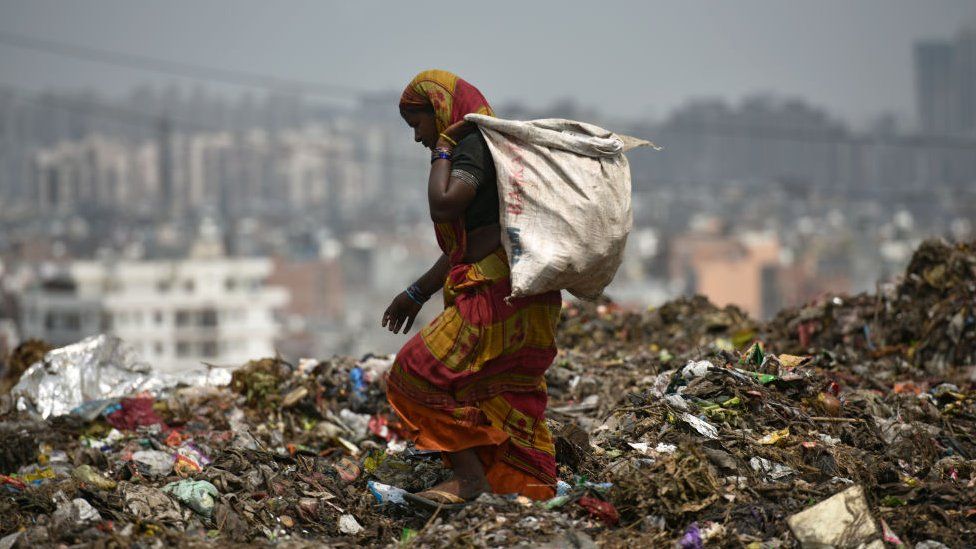 Hindistan'ın yılda 10 metre yükselen çöp dağı (foto)