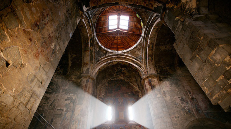 Stas Namin Ermenistan’daki kiliseleri hakkında belgesel hazırladı (video)