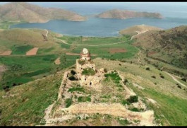 Van'ın yakınındaki Ermeni Manastırı, defineciler ve bakımsızlık yüzünden tahrip edildi
