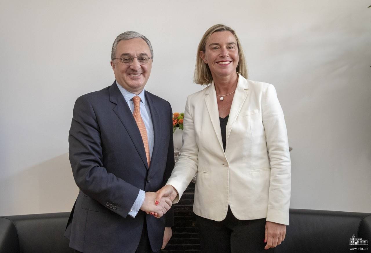 Ermenistan Dışişleri Bakanı Federica Mogherini ile Karabağ meselesini konuştu