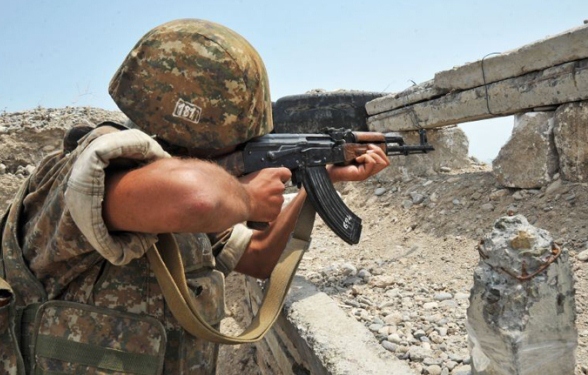 Karabağ sınırında Azerbaycan bomba atar kullandı, Savunma ordusu karşılık verdi
