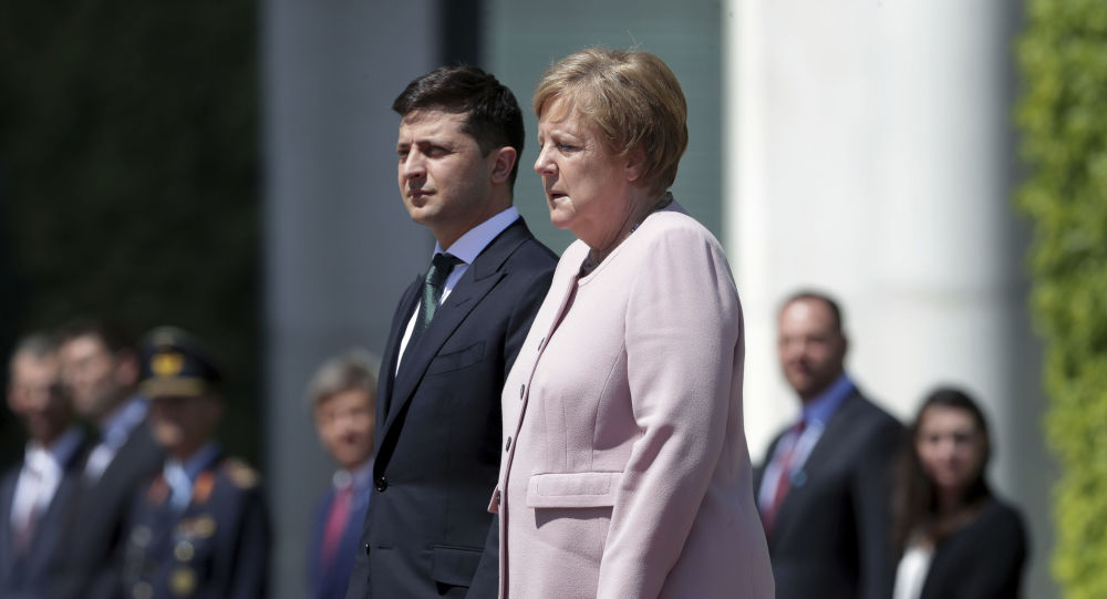 Almanya Başbakanı Merkel'in titremesi gündem oldu