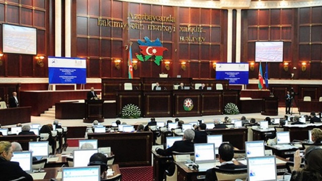 Azerbaycan 2019 bütçesini yeniden gözden geçirecek, askeri masrafların arttırılması öngörülüyor