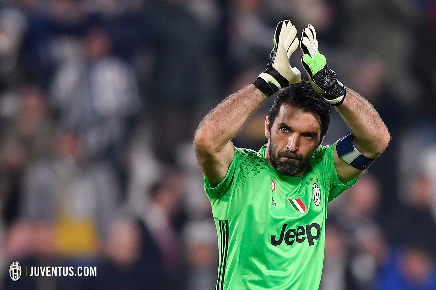 Efsane kaleci Gianluigi Buffon Juventus'a geri dönmeyi planlıyor