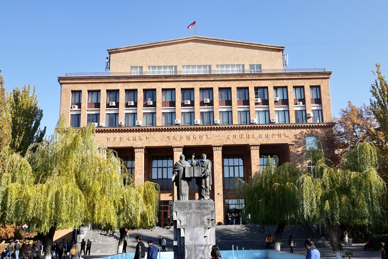 Yerevan Devlet Üniversitesinde Türkmen şair Mahtumkulu Pırâgî’nin 295. doğum yıldönümü anıldı