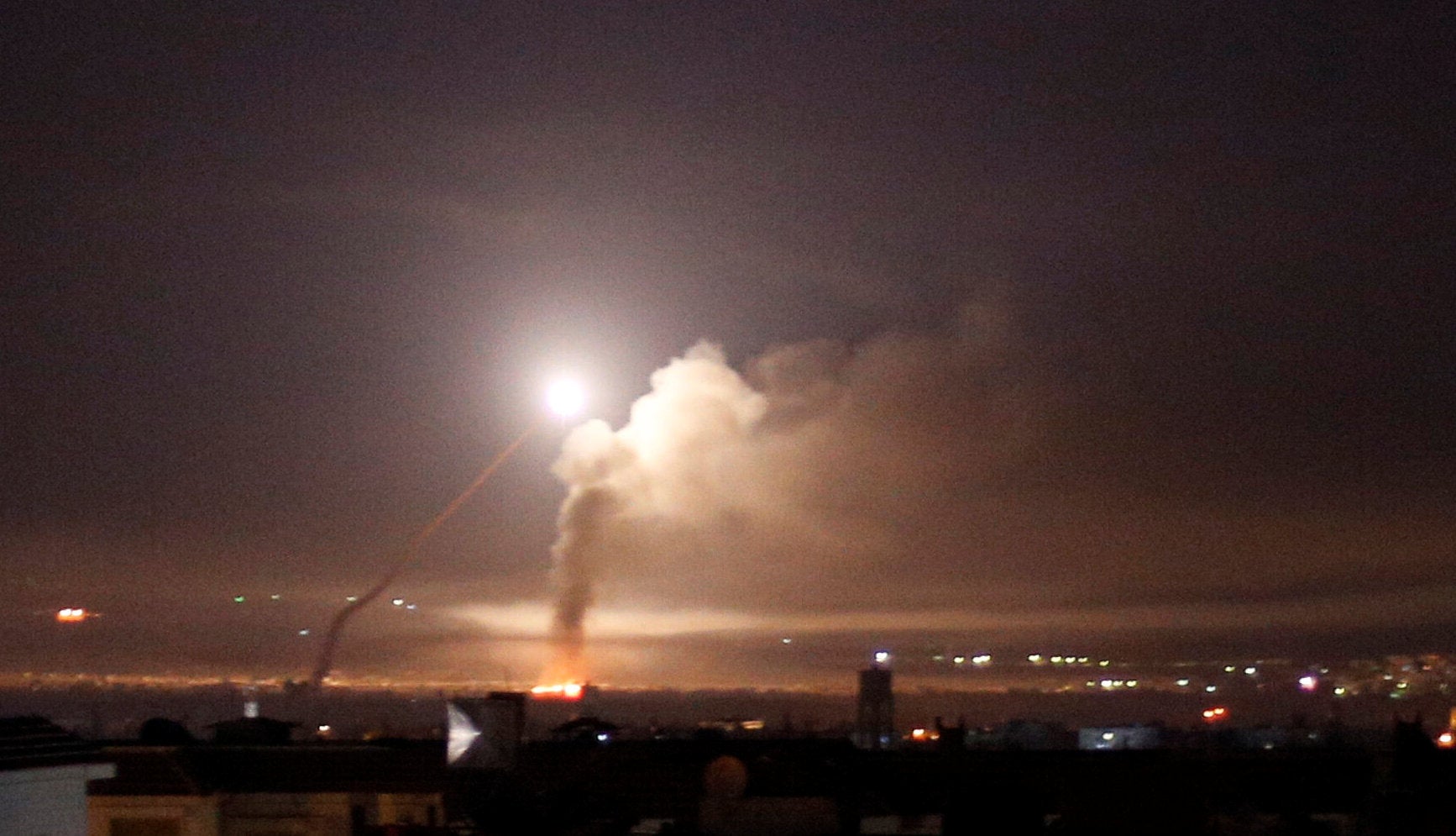 İsrail'in Suriye'de Şam bölgesini bombaladığı öne sürüldü