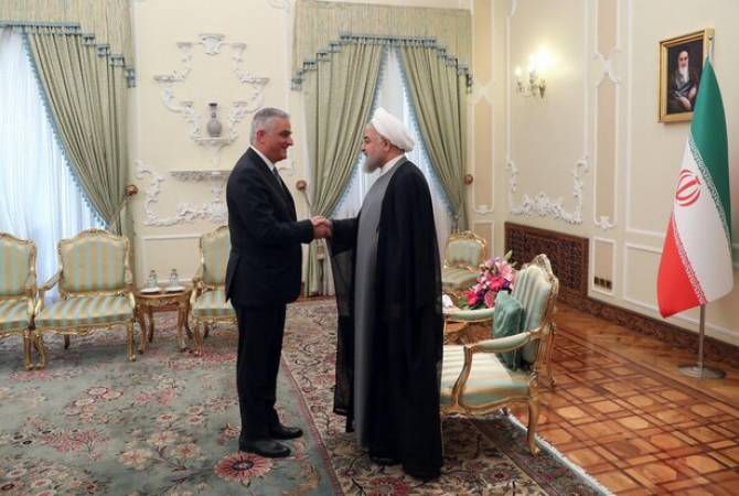 İran Cumhurbaşkanı, Ermenistan Başbakan Yardımcısı ile bir araya geldi