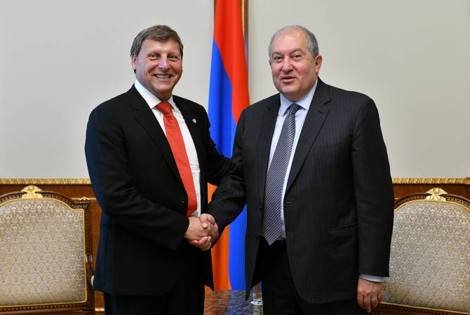 Ermenistan Cumhurbaşkanı Glendale’in Ermeni Belediye Başkanını kabul etti