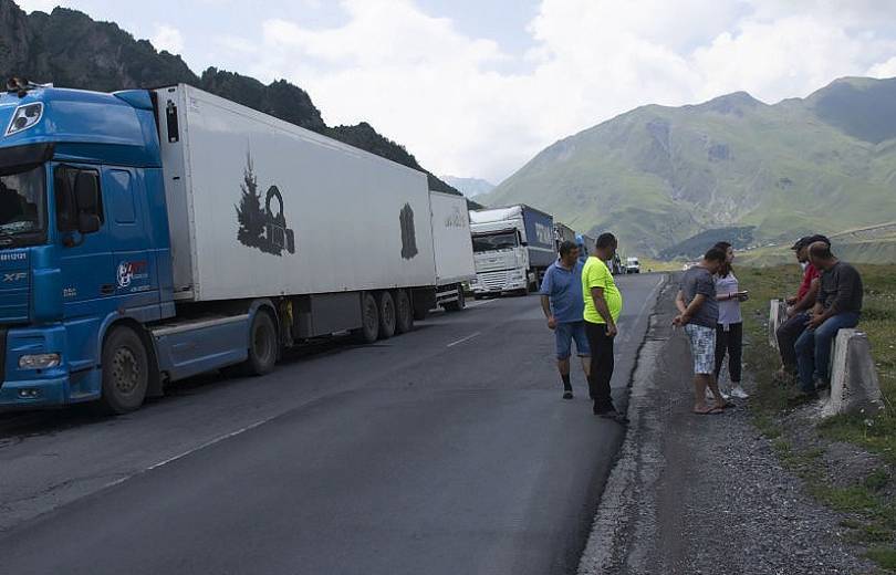 Rusya-Gürcistan sınırında buğday taşıyan Ermeni şoförler saldırıya uğradılar