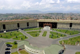 Ermenistan Savunma Bakanlığı Ermeni silahlı kuvvetlerinin ateş açtığına dair Azerbaycan’ın iddialarını yalanladı
