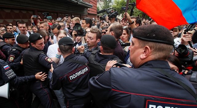 Rusya’da yerel seçimler öncesi protesto: 25 gözaltı