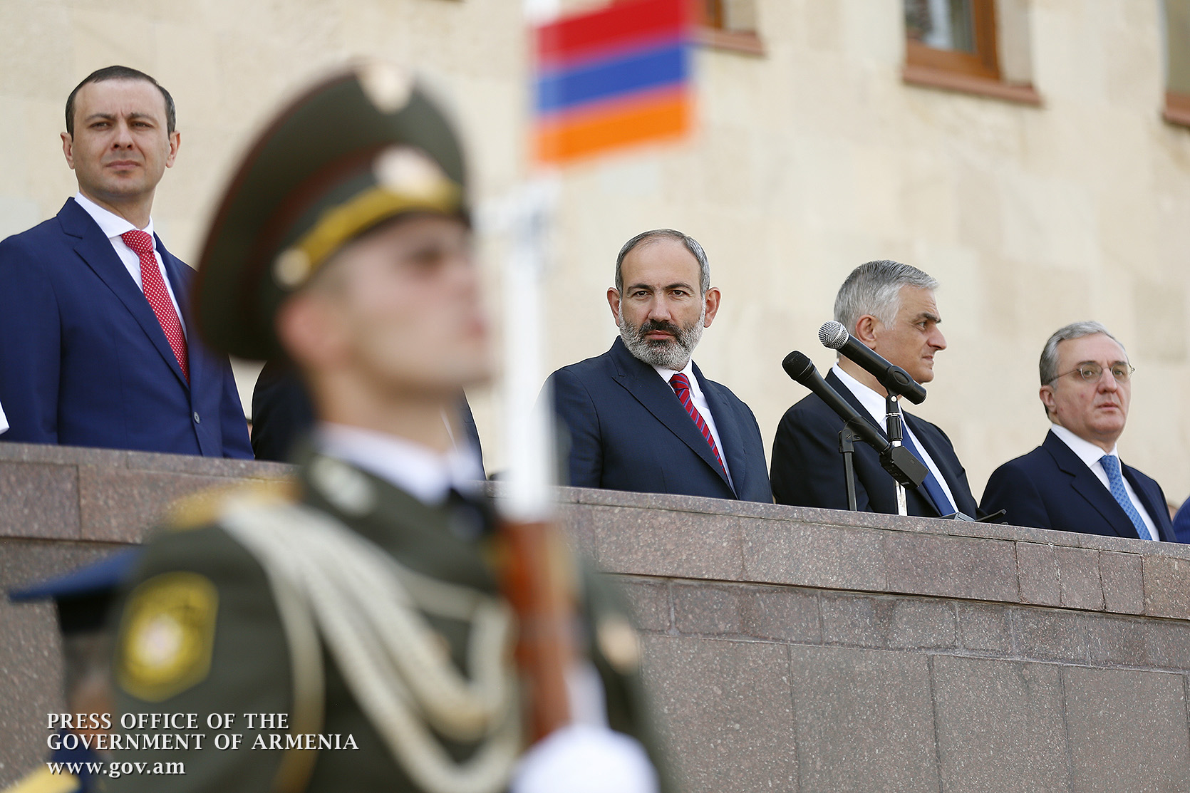 Paşinyan: Ermeni Silahlı kuvvetlerinde kadın generallerin de olacağı gün üzak değil