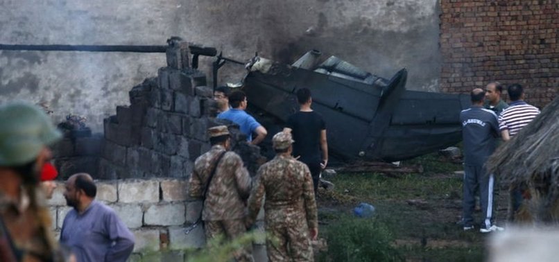 Pakistan'da askeri uçak düştü! Çok sayıda ölu ve yaralı var