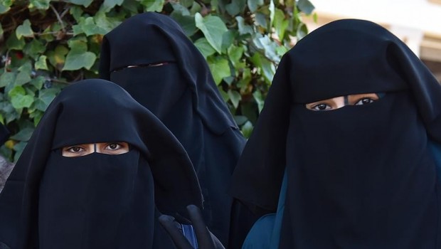 Hollanda'da burka yasağı yürürlüğe girdi