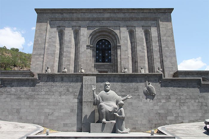 Yerevan’daki El Yazmaları Müzesinde 14-15’inci yüzyıllarına ait ender belgeler sergileniyor
