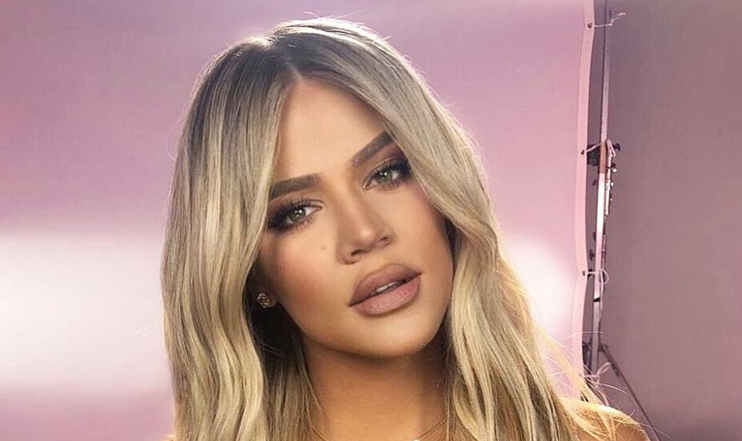 Kim Kardashian’ın kızkardeşi Khloe Instagram’da Ermenice kitaplarla resim paylaştı