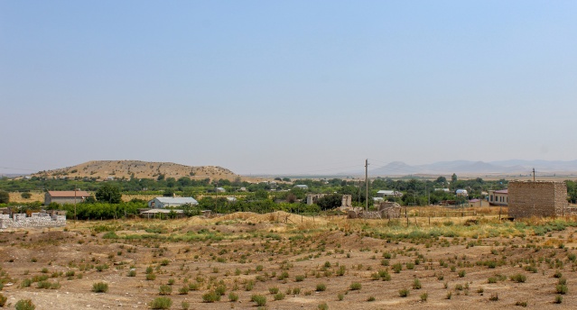 2001'de Karabağ'da kurulan Ukhtasar köyü