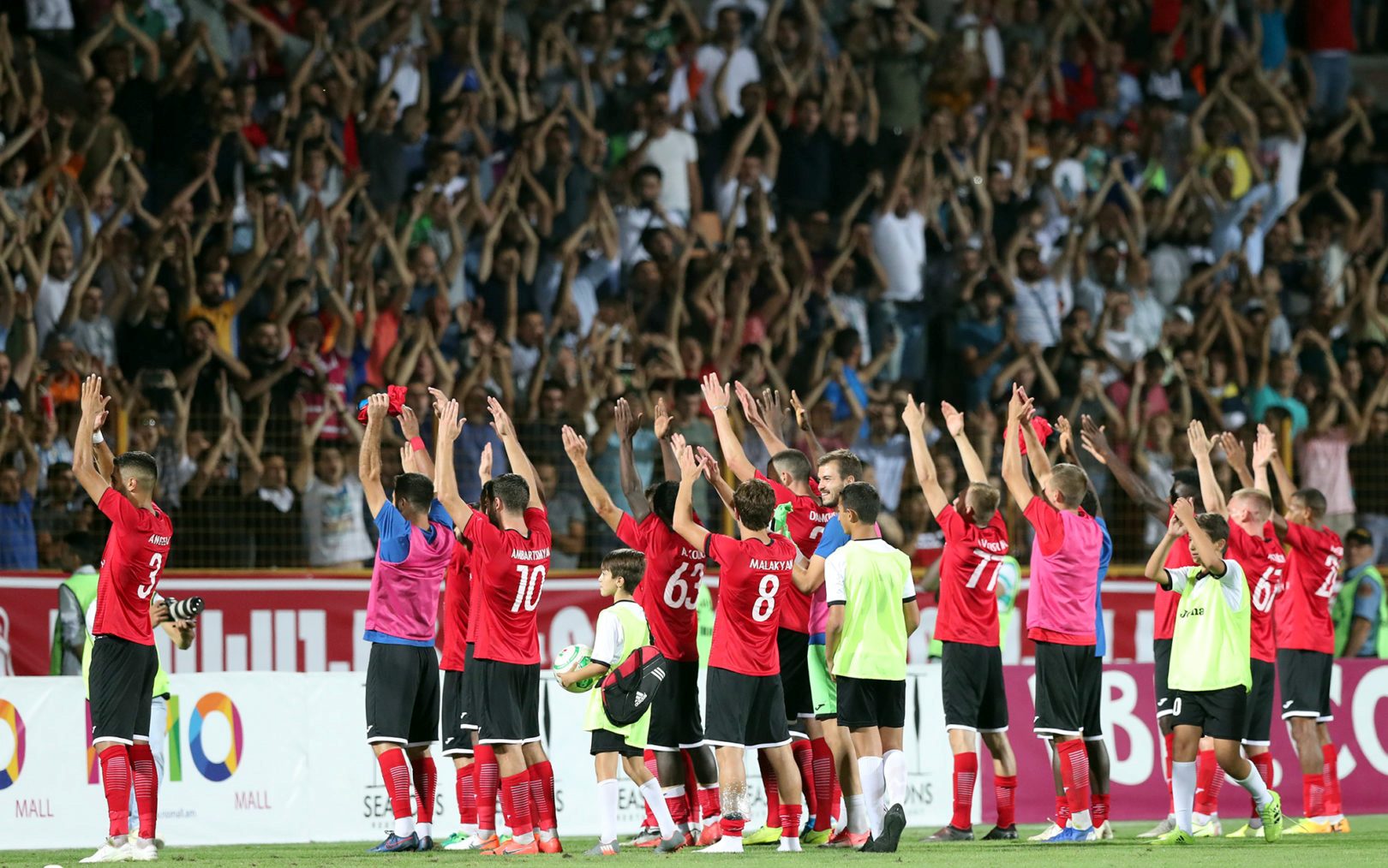 Ararat-Armenia futbol takımı Avrupa Ligi grup aşamasına daha çok yaklaştı (video)