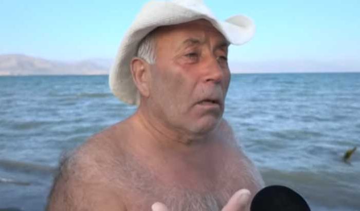 60 yaşındaki Ermenistan vatandaşı Sevan Gölü'nü yüzerek geçti (video)