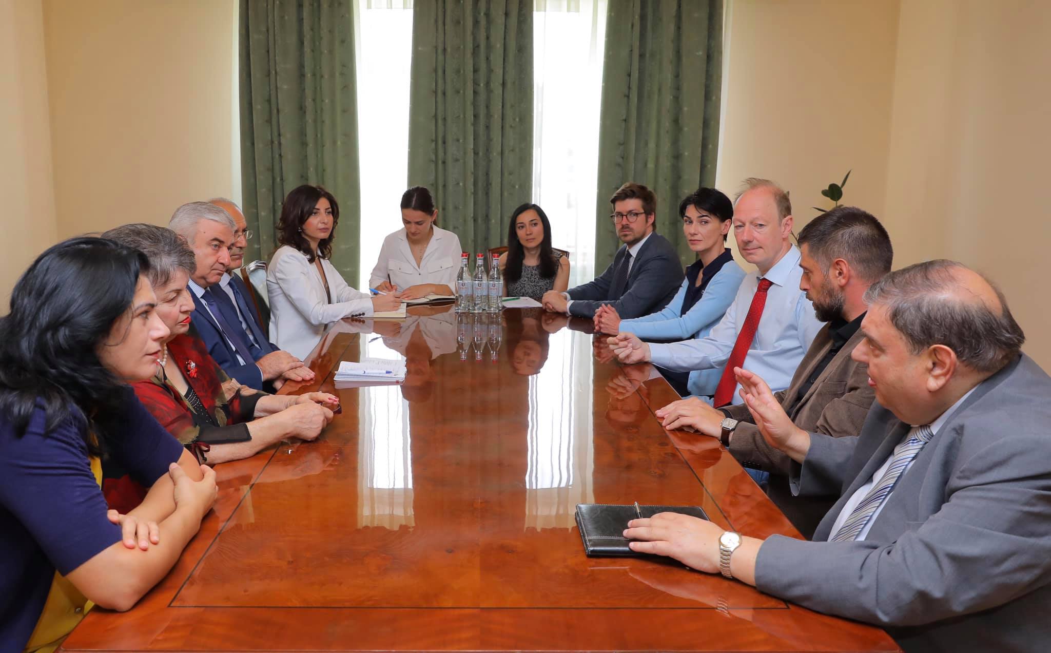 Avrua Parlamentosu'nun 25 kişilik heyeti Karabağ'da