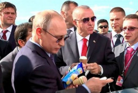"За меня заплатишь?" Путин угостил Эрдогана российским мороженым (видео)