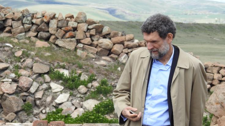 Ani'nin korunması için yürüttüğü çalışmalarıyla bilinen Osman Kavala'ya Avrupa Arkeoloji Mirası Ödülü verildi