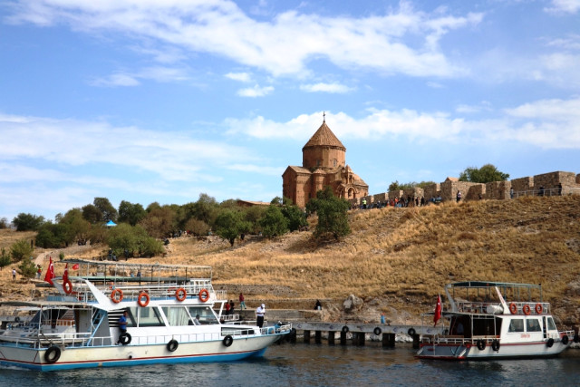 Ermeni ayininde Akhtamar Adası'nı 2 bin 480 kişi ziyaret etti