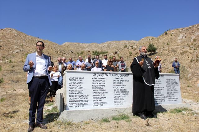 Sivas'ta Ermeni mezarlığında ayin