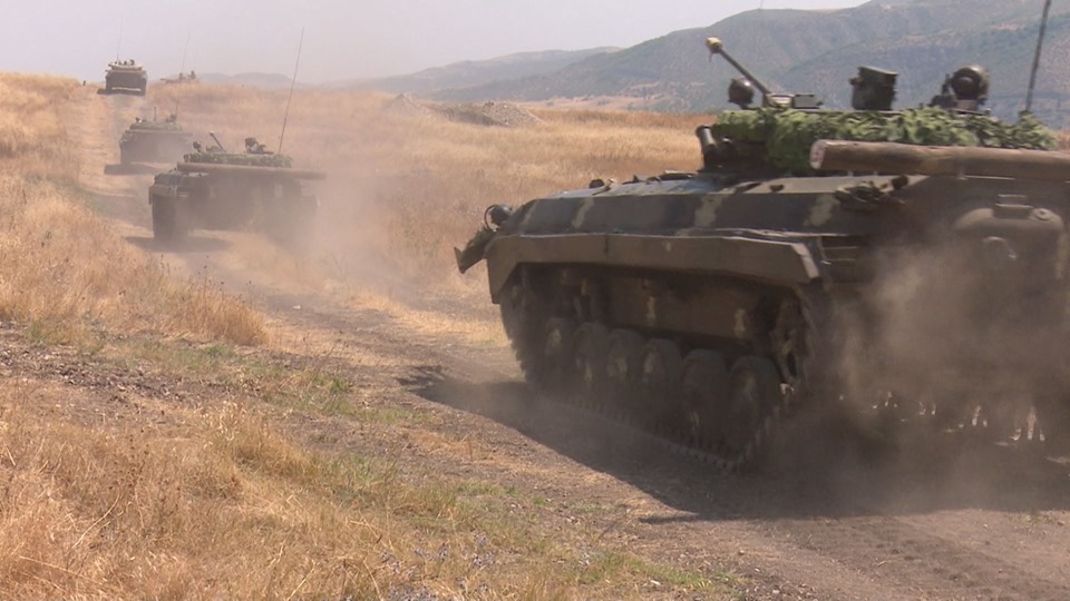Karabağ Savunma Ordusu tatbikat çerçevesinde önündeki sorunları çözmeye devam ediyor