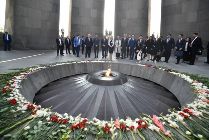 Singapur Başbakanı Yerevan’da Ermeni Soykırımı anıtını ziyaret etti
