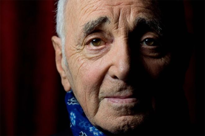 Bugün tam bir yıl oldu: Efsanevi Ermeni şarkıcı Charles Aznavour hayata gözlerini yumdu