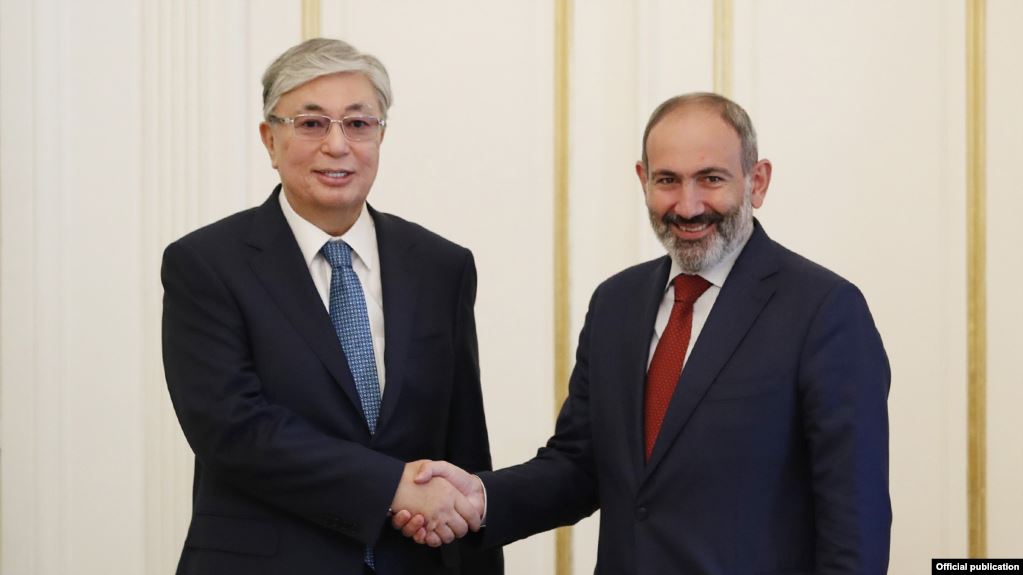 Ermenistan Başbakanı Paşinyan, Kazakistan Cumhurbaşkan ile bir araya geldi