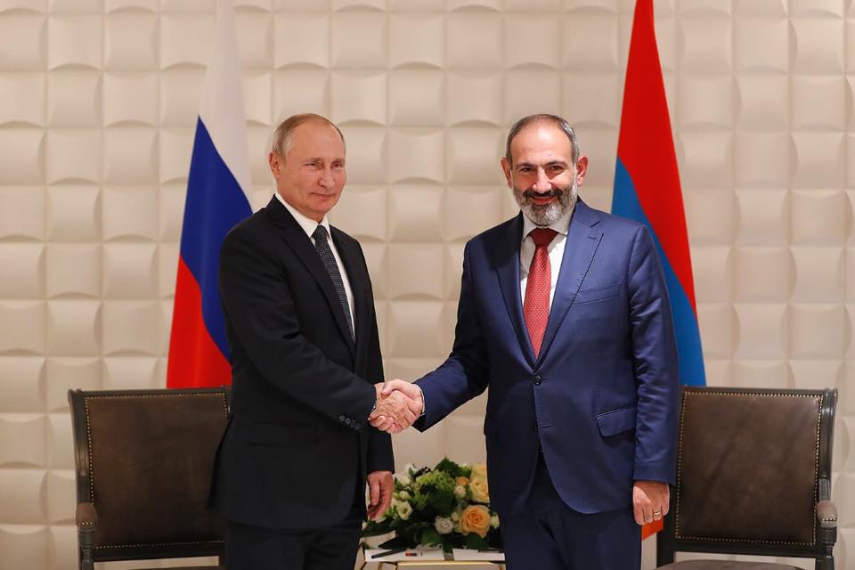 Vladimir Putin Ermenistan Başbakanı Paşinyan’ı resmi ziyaret için Rusya’ya davet etti