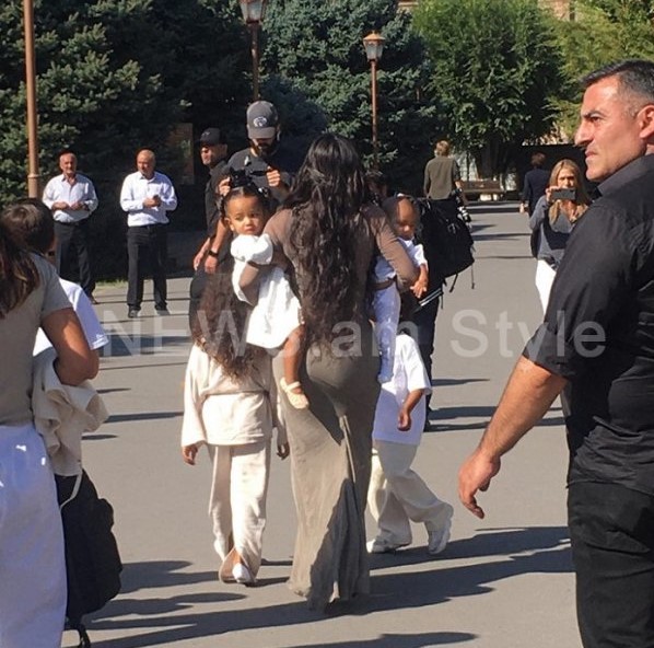 Kim ve Kourtney Kardashian çocuklarını Ermenistan’da vaftiz etti (foto, video)