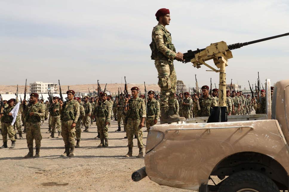 Какие страны снабжали оружием курдов и какие страны приoстоновили поставки оружия в Турцию?