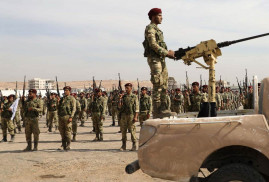 Какие страны снабжали оружием курдов и какие страны приoстоновили поставки оружия в Турцию?