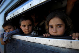 Сколько детей покинули свои дома на северо-востоке Сирии из-за операции Турции ?