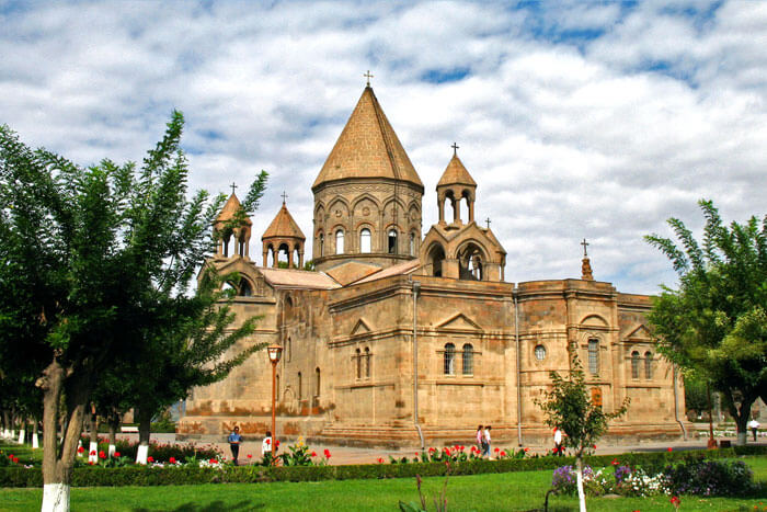 Ermeni kilisesi ABD’nin kabul ettiği tasarısıyla ilgili açıklamada bulundu