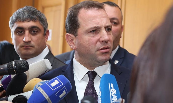 Ermenistan Savunma Bakanı: Sadece yeni ve modern silahlar alıyoruz