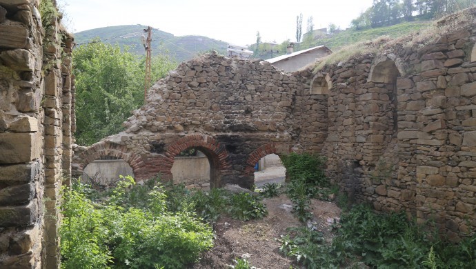 Muş’taki Ermeni Surp Marine Kilisesi definecilerin hedefinde