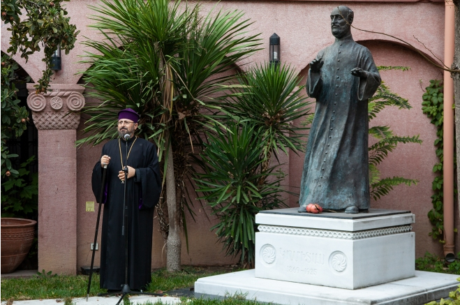 İstanbul’da Komitas Vardapet’in heykeli dikildi