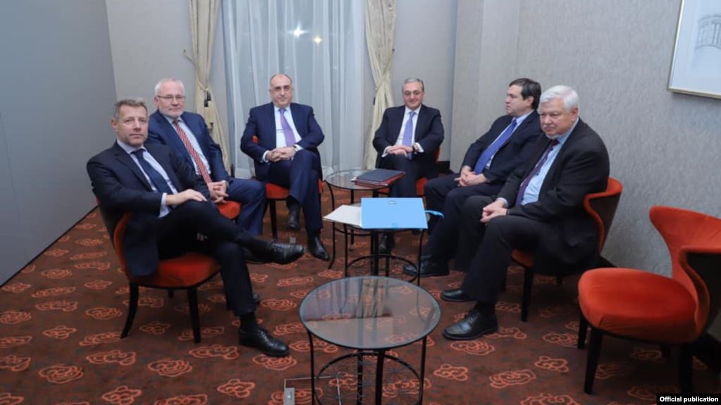 Ermenistan  ve Azerbaycan Dışişleri Bakanları Bratislava'da bir araya geldi