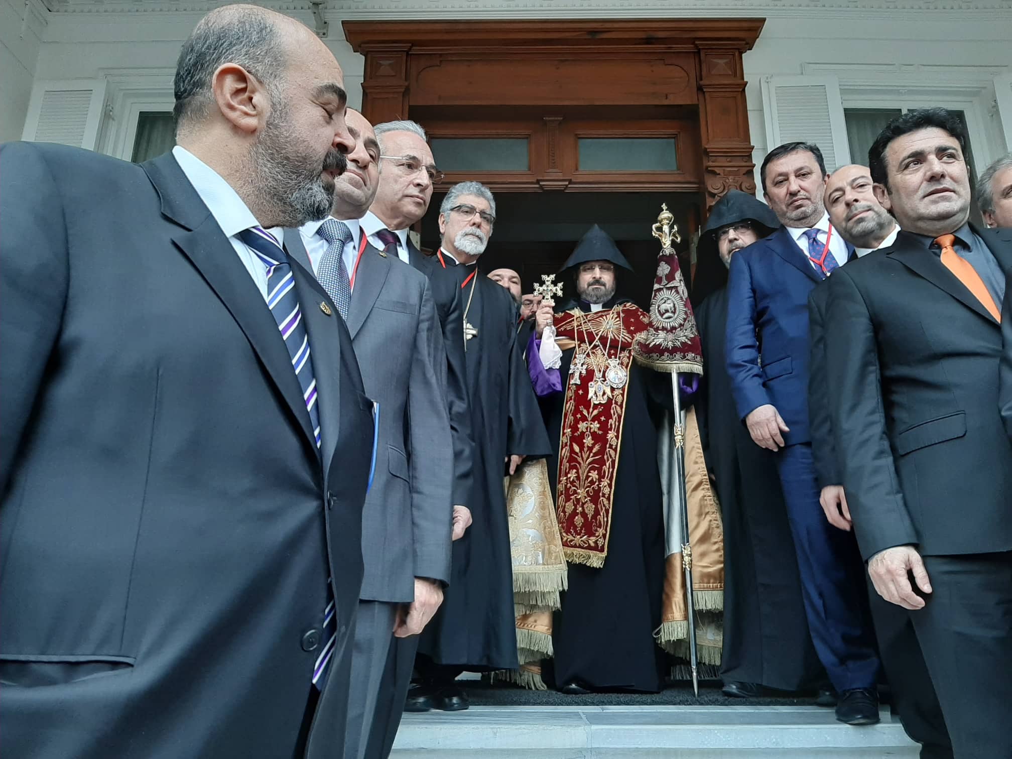 Episkopos Sahak Maşalyan Türkiye Ermenileri Patriği seçildi (foto)