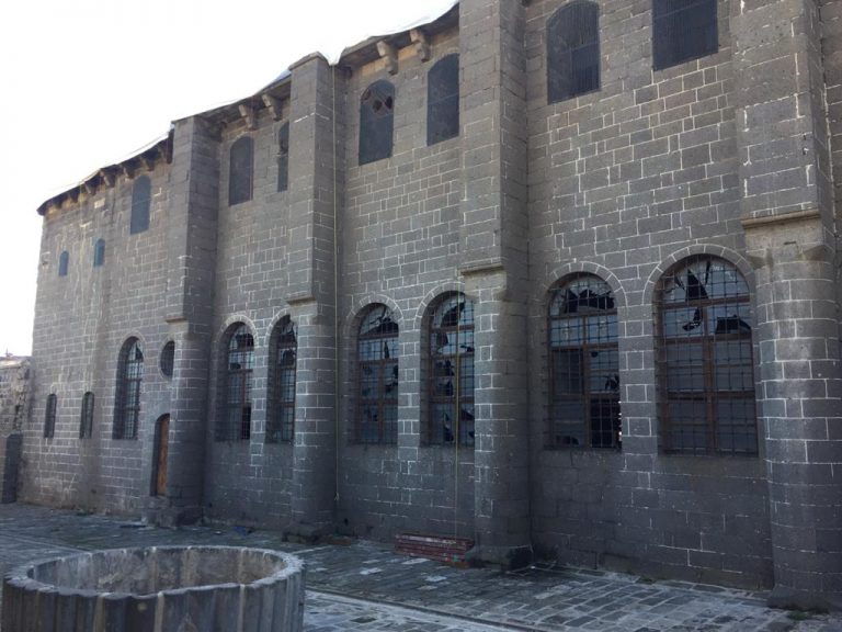 Diyarbakır Surp Giragos Ermeni Kilisesi'nin restorasyonu başladı