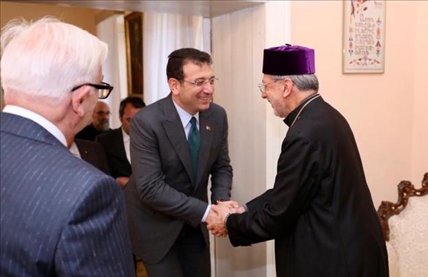 Ստամբուլի քաղաքապետը Սուրբ Ծննդյան տոնի առթիվ այցելել է Թուրքիայի կաթոլիկ հայերի առաջնորդին (ֆոտո)