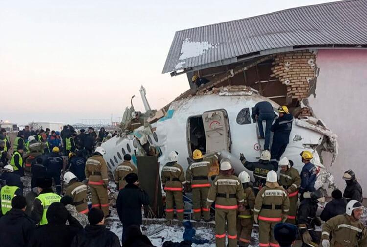 Kazakistan’da yolcu uçağı düştü: Çok sayıda ölü ve yaralı var