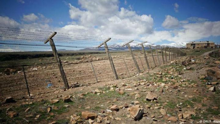 Azerbaycan sınır hattında yeni altyapı çalışmaları gerçekleştirirken Ermenistan tarafından uyarı ateşi açıldı